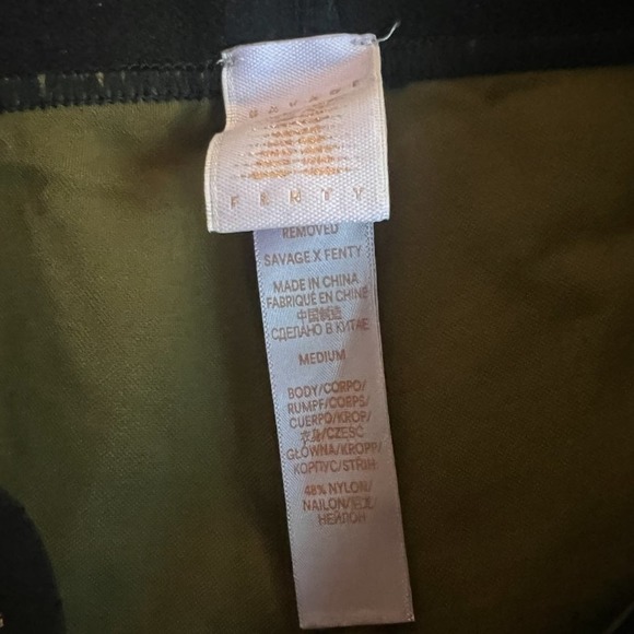 Savage X Fenty Forever Savage High Waisted Pull On Leggings Size Medium - Picture 5 of 7
